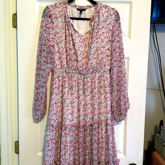 Gorgeous floral dress - Picture 2 of 5